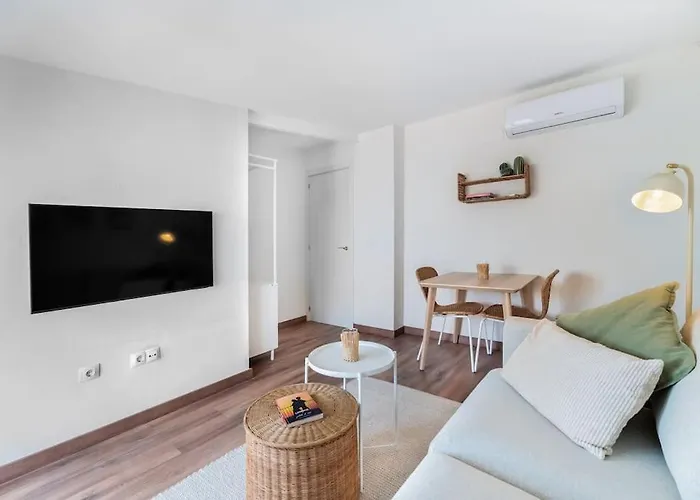 Urban Charm Rooftop With Vista *